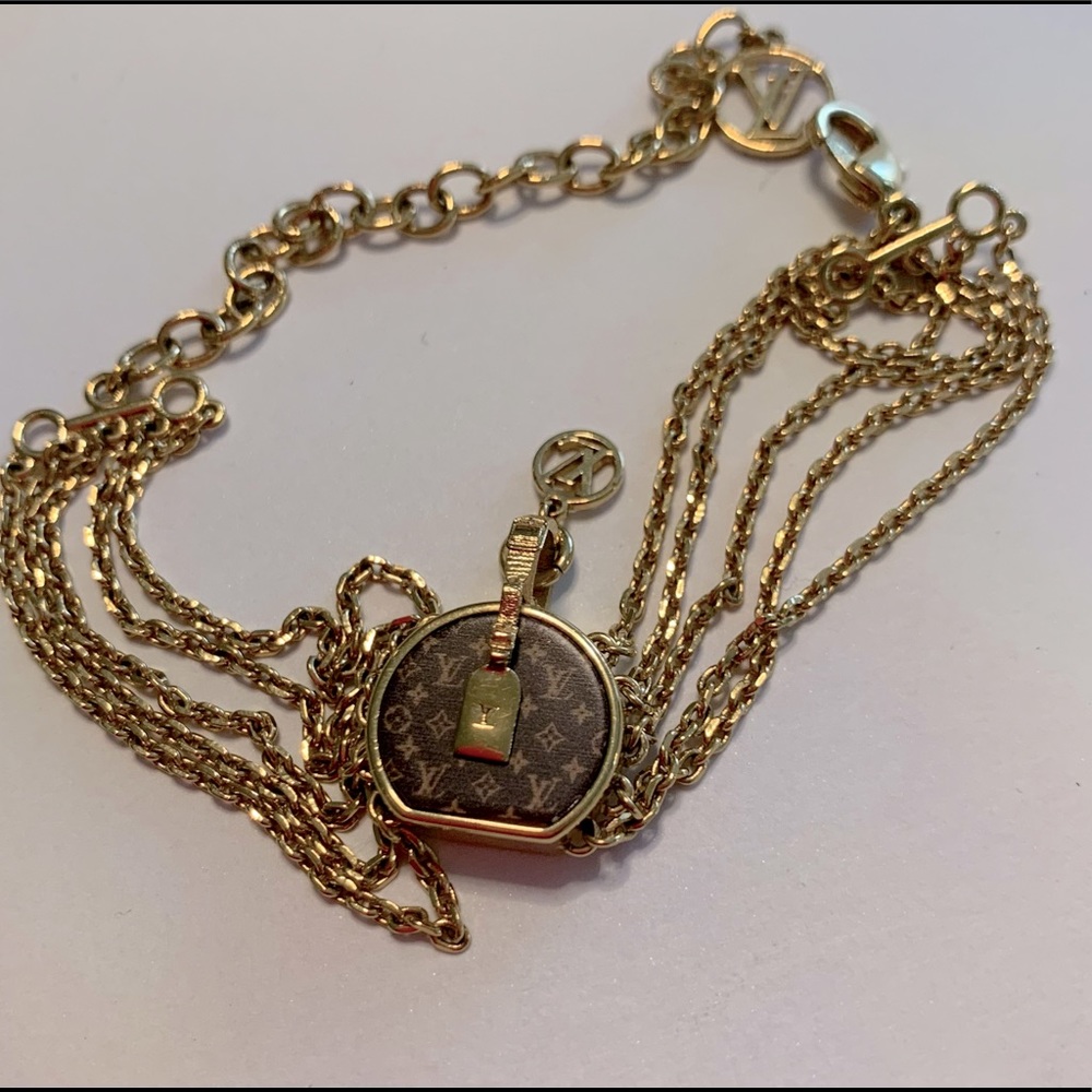 Louis Vuitton boite chapeau bracelet
